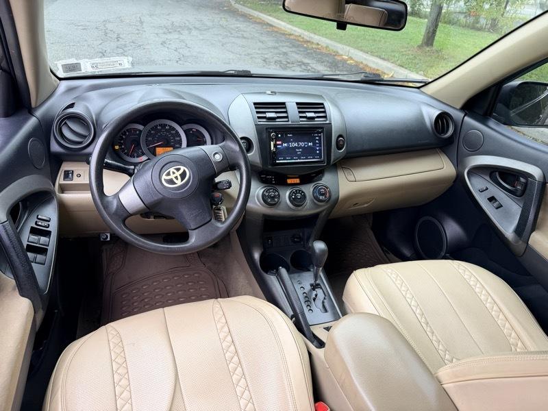 Toyota RAV4 LE 4D SUV AWD 2011