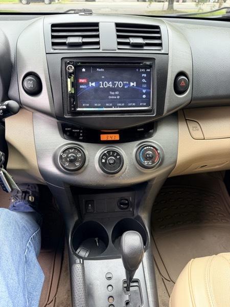 Toyota RAV4 LE 4D SUV AWD 2011