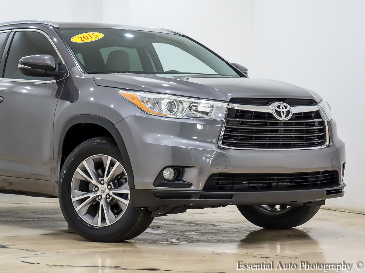 2015 Toyota Highlander Base Hybrid photo 2