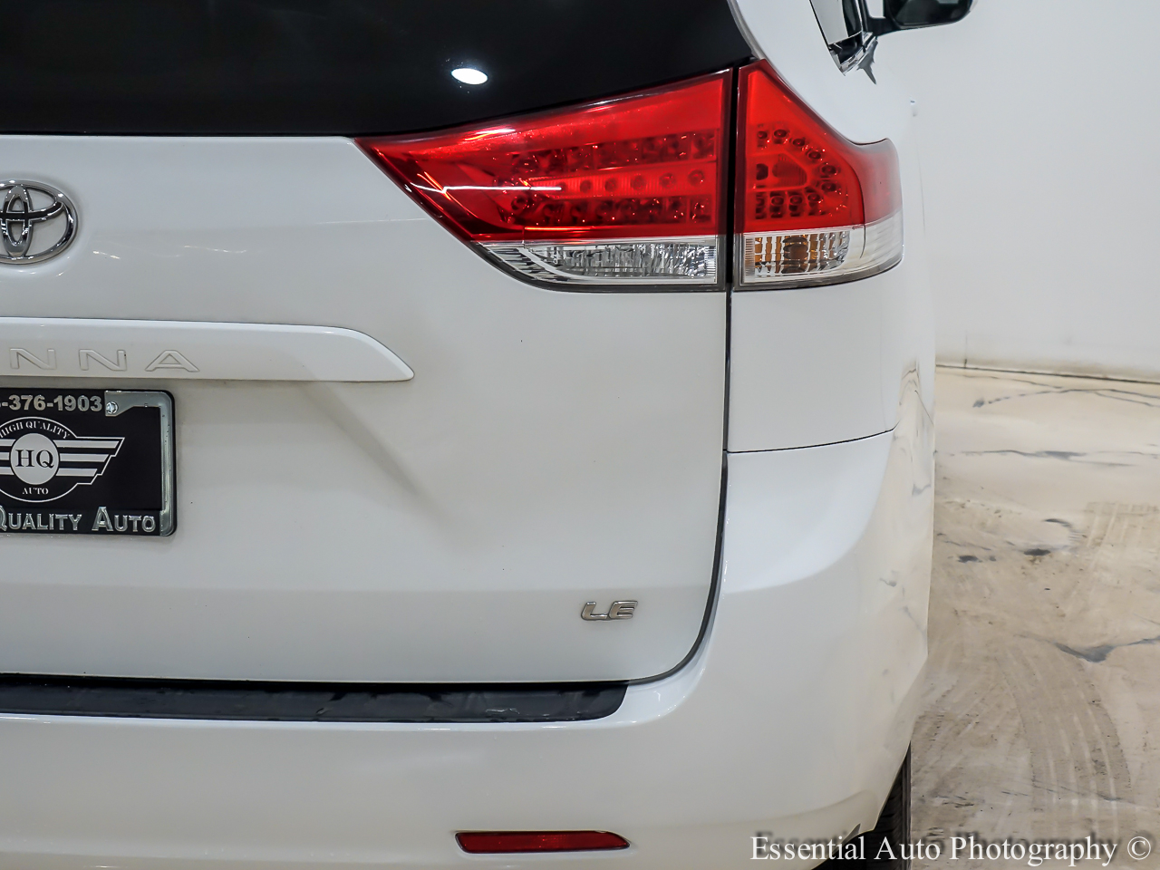 Toyota Sienna LE 8-Pass V6 2011