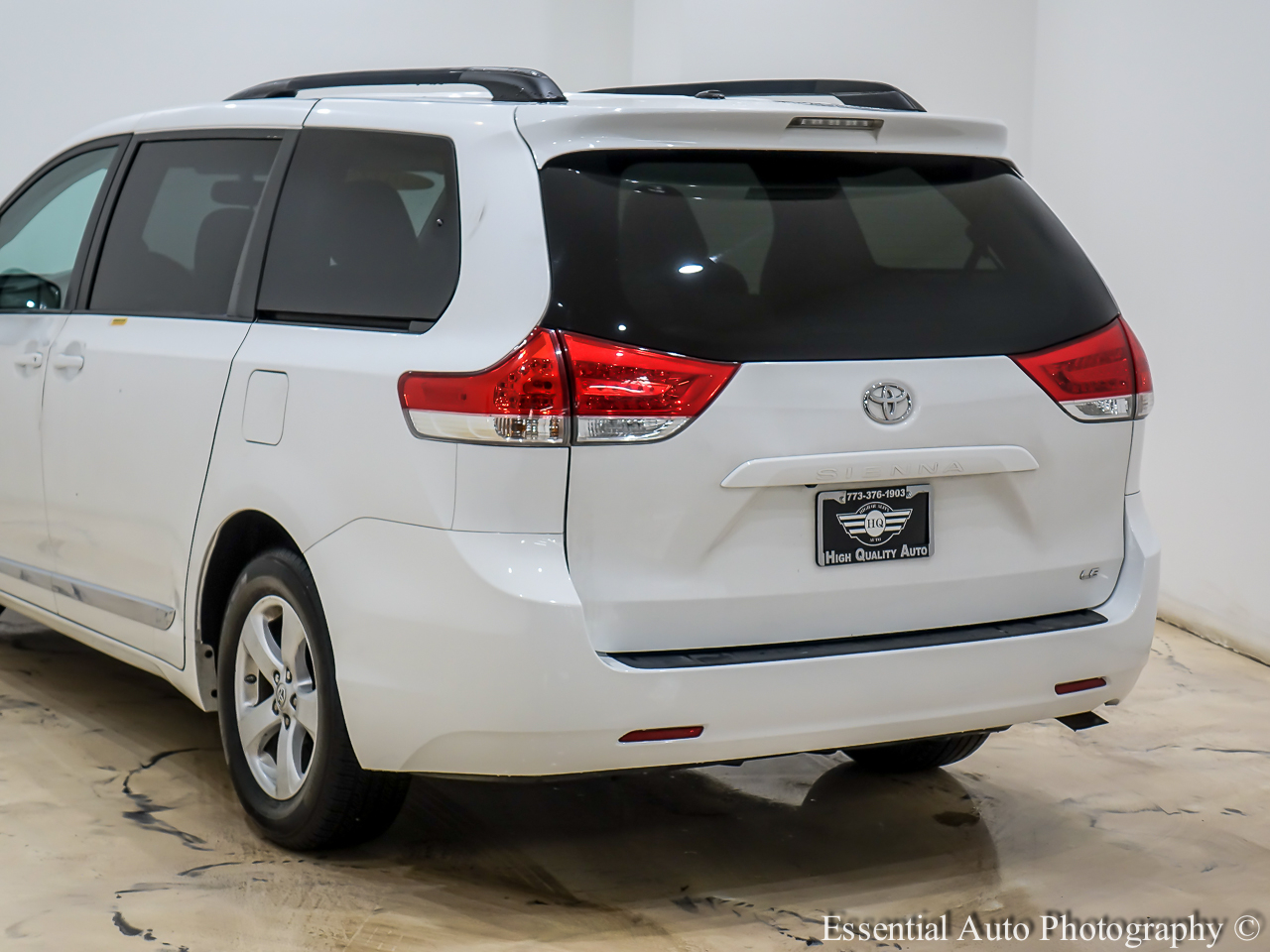 Toyota Sienna LE 8-Pass V6 2011
