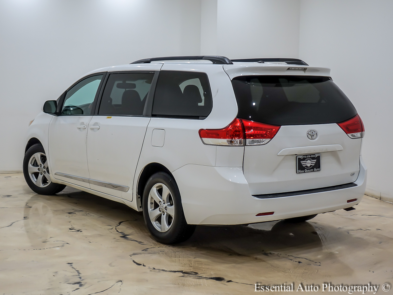 Toyota Sienna LE 8-Pass V6 2011