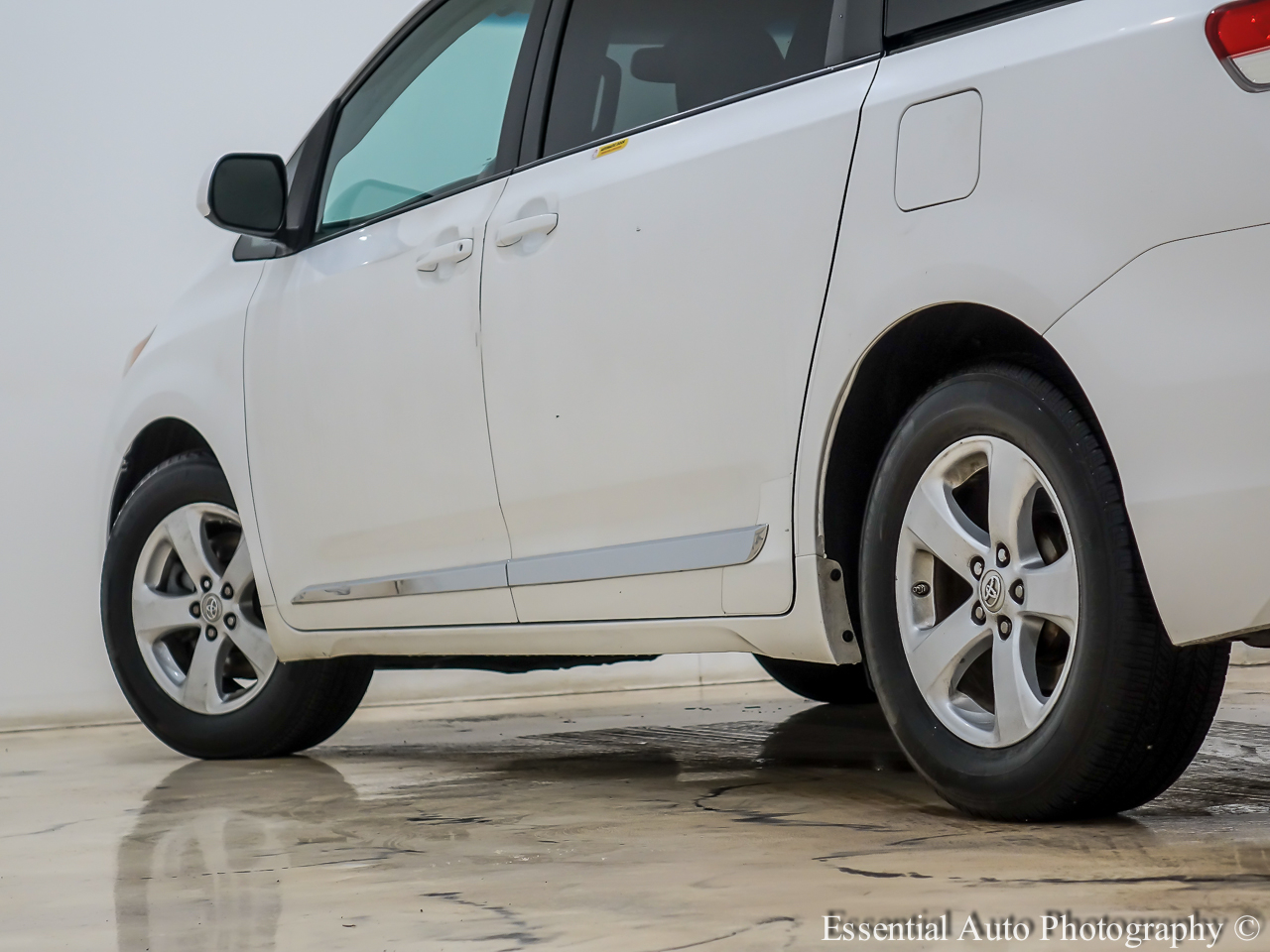 Toyota Sienna LE 8-Pass V6 2011