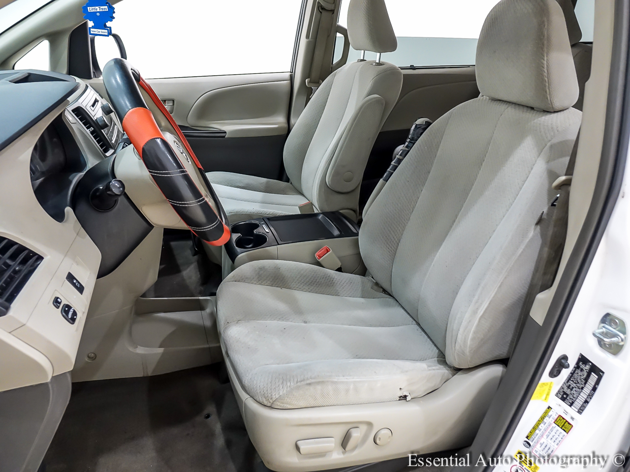 Toyota Sienna LE 8-Pass V6 2011