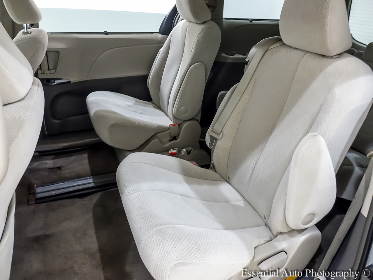 Toyota Sienna LE 8-Pass V6 2011