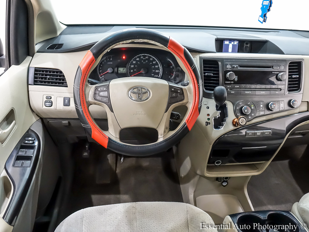 Toyota Sienna LE 8-Pass V6 2011