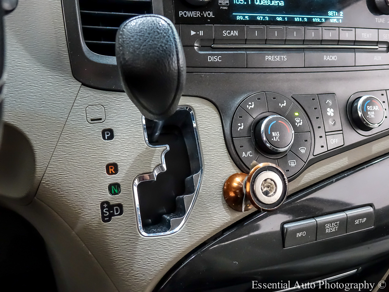 Toyota Sienna LE 8-Pass V6 2011