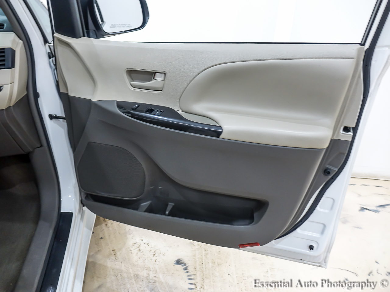 Toyota Sienna LE 8-Pass V6 2011