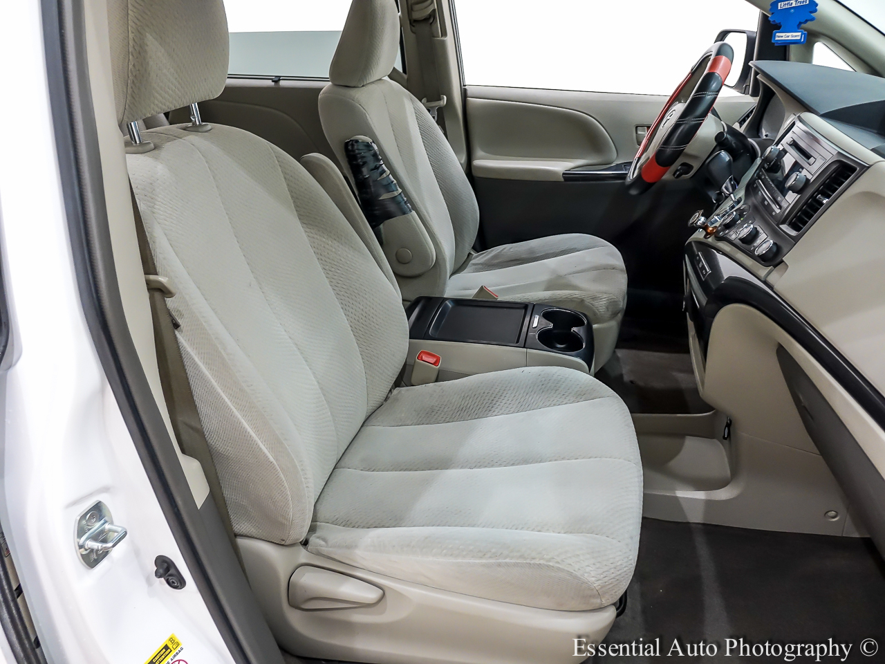 Toyota Sienna LE 8-Pass V6 2011