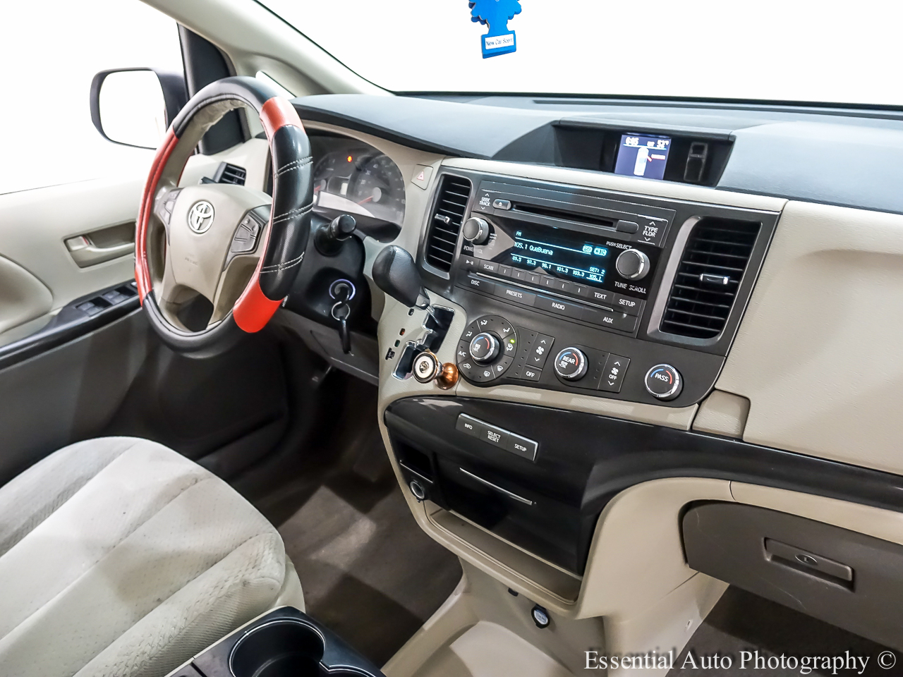 Toyota Sienna LE 8-Pass V6 2011