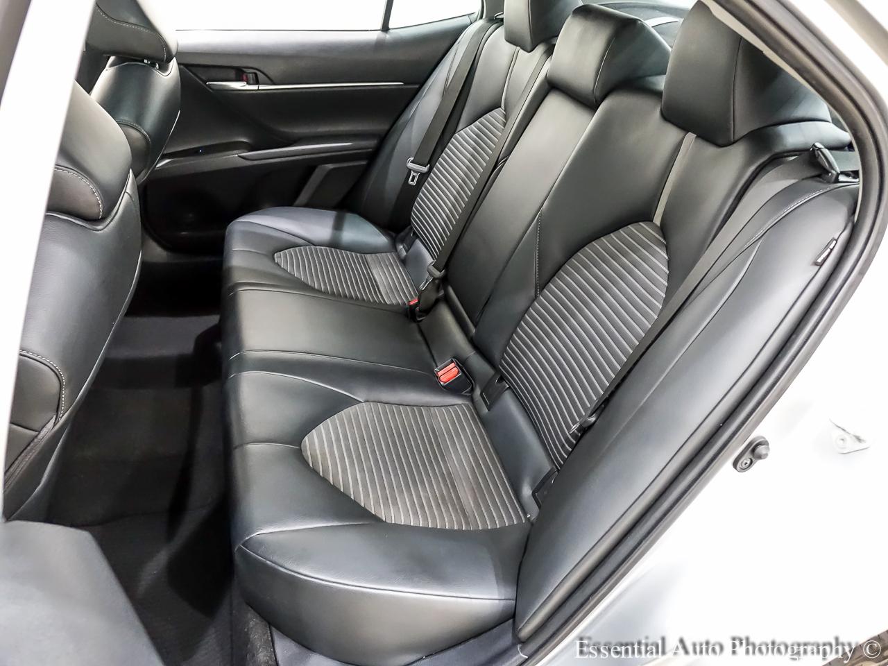 Toyota Camry SE 2021