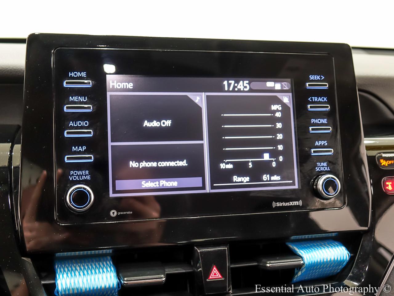 Toyota Camry SE 2021