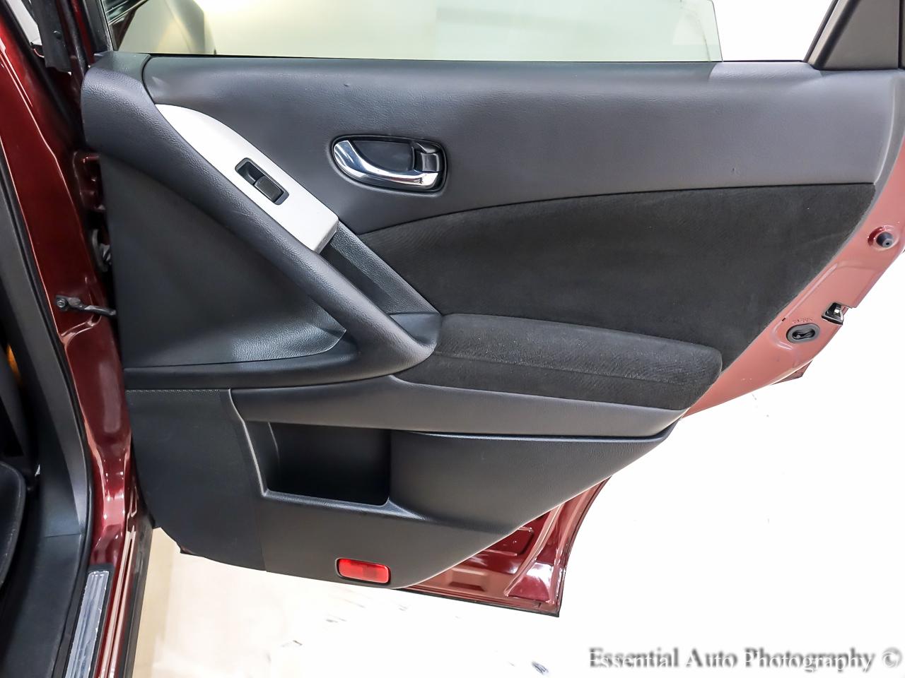 Nissan Murano SV AWD 2011