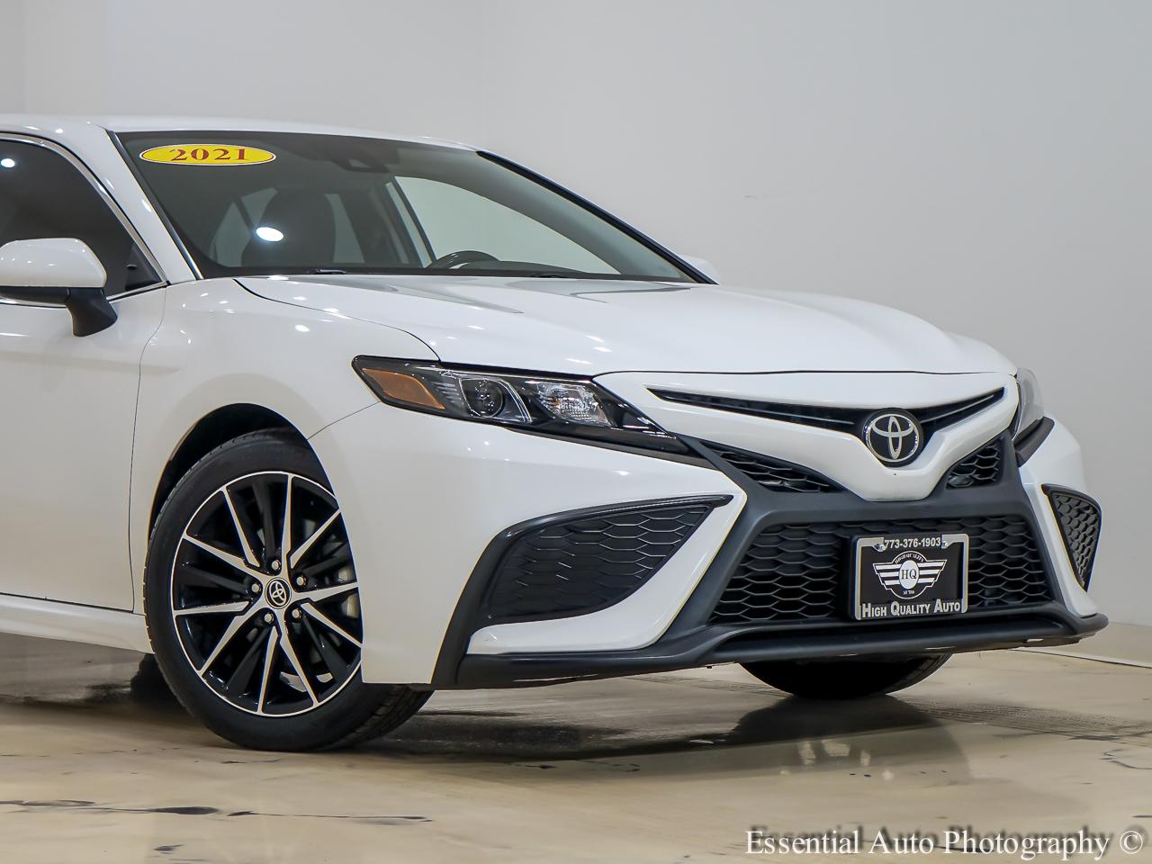 Toyota Camry SE 2021
