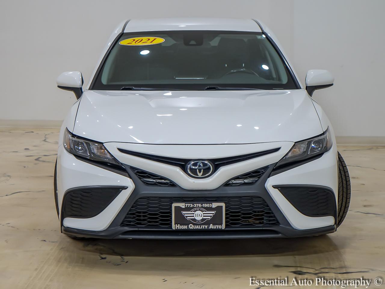 Toyota Camry SE 2021