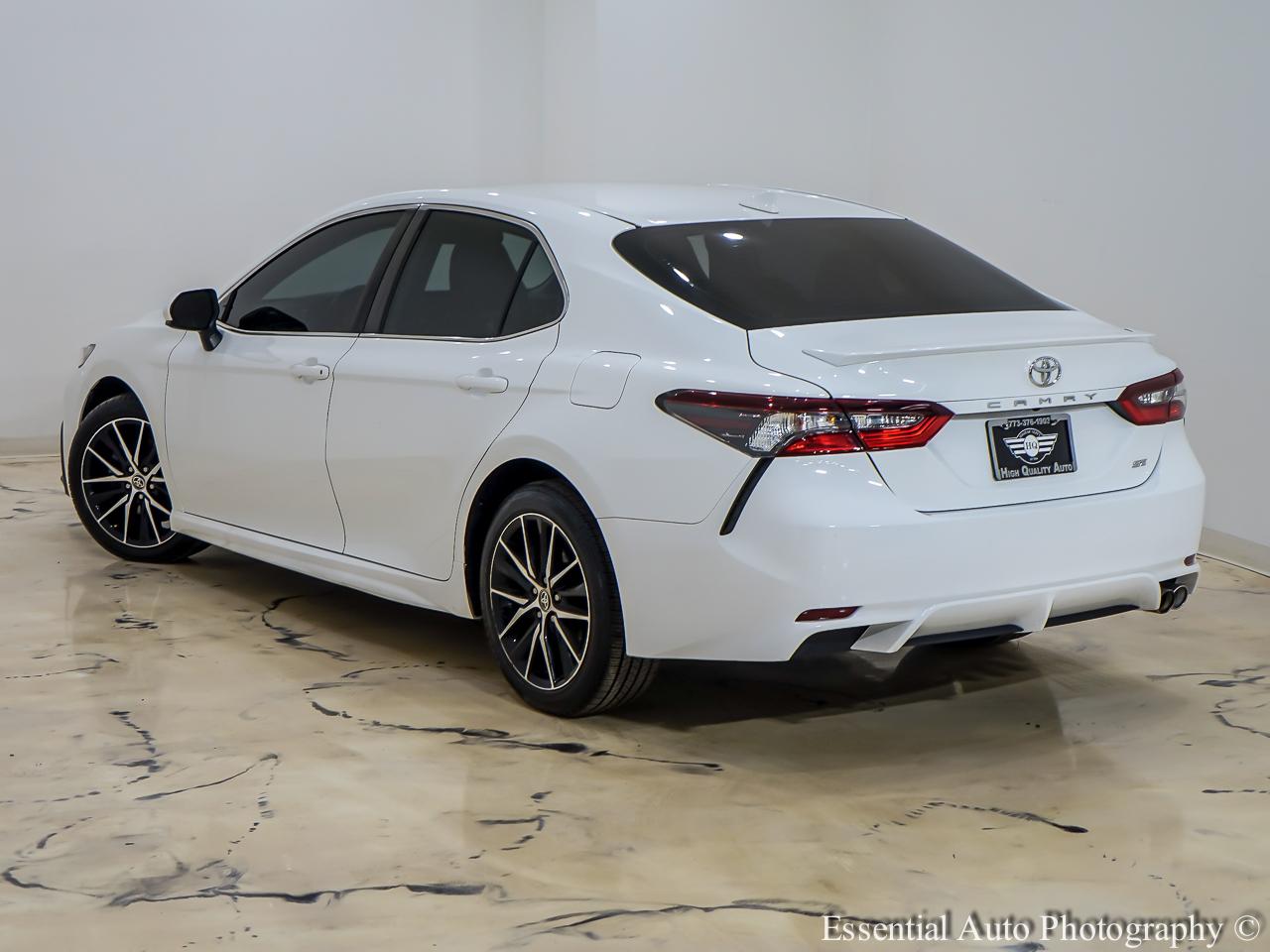 Toyota Camry SE 2021