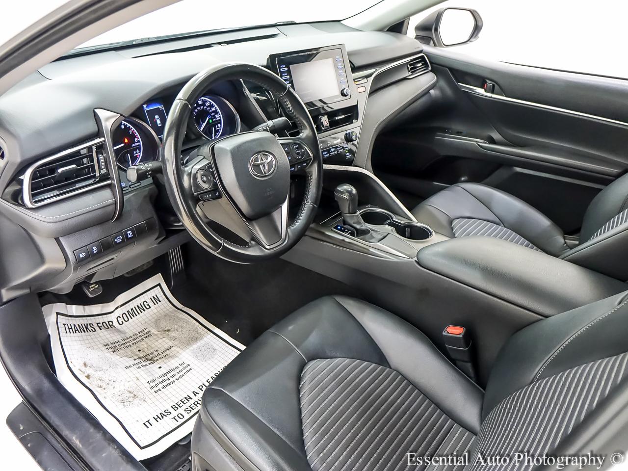Toyota Camry SE 2021
