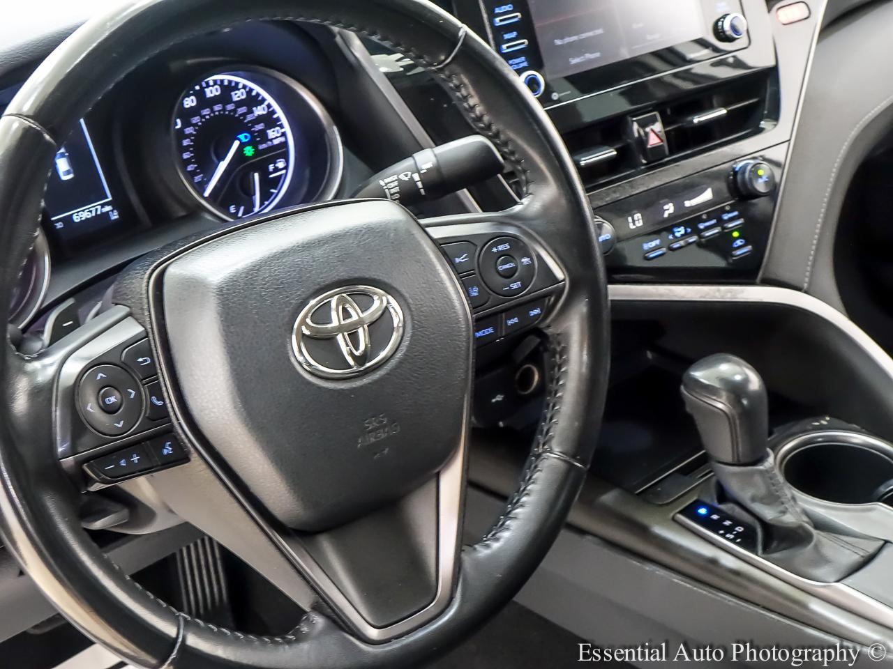 Toyota Camry SE 2021