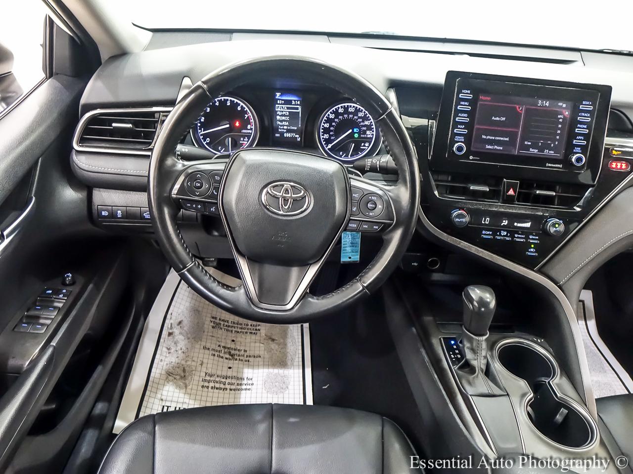 Toyota Camry SE 2021