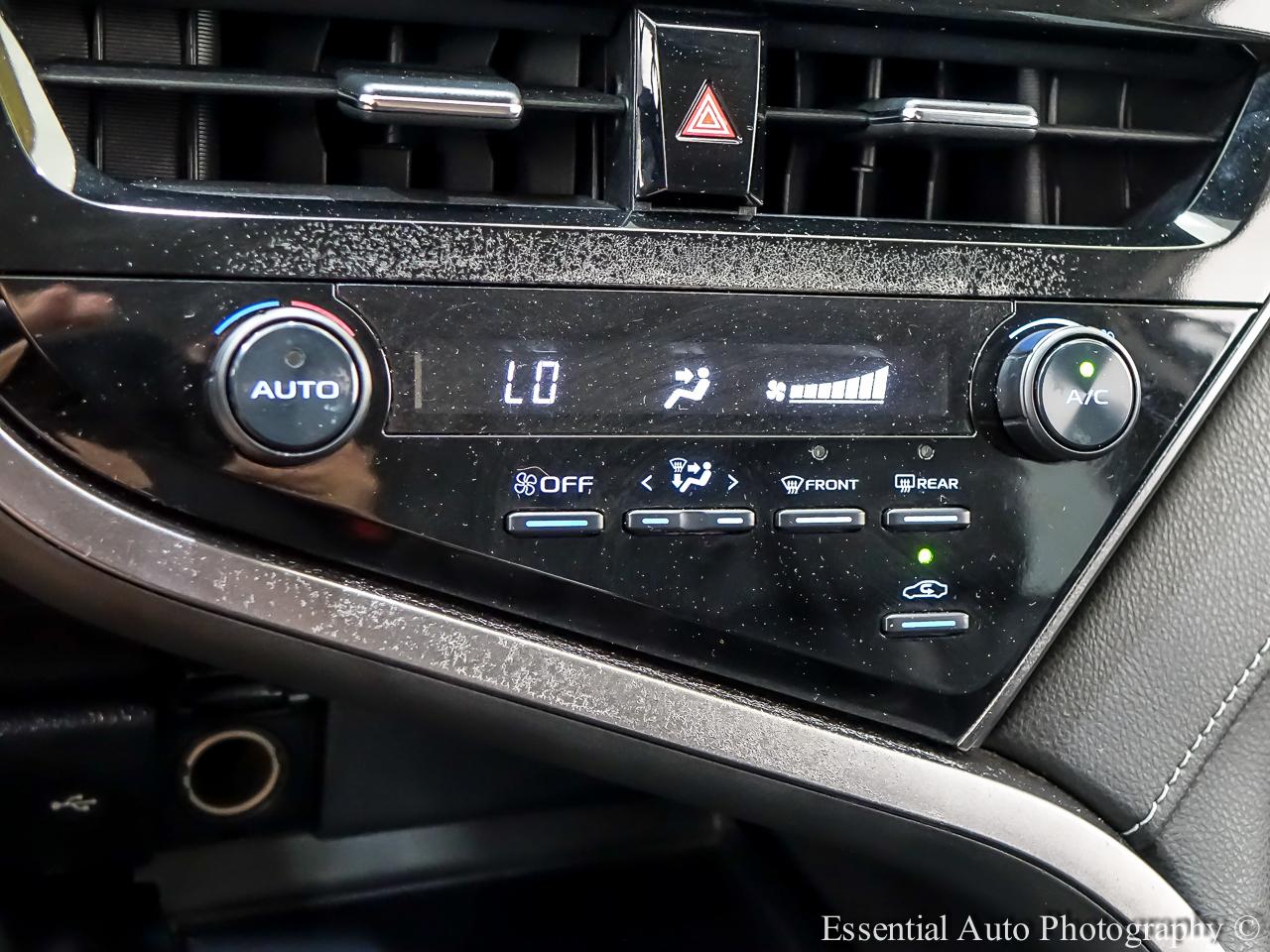 Toyota Camry SE 2021
