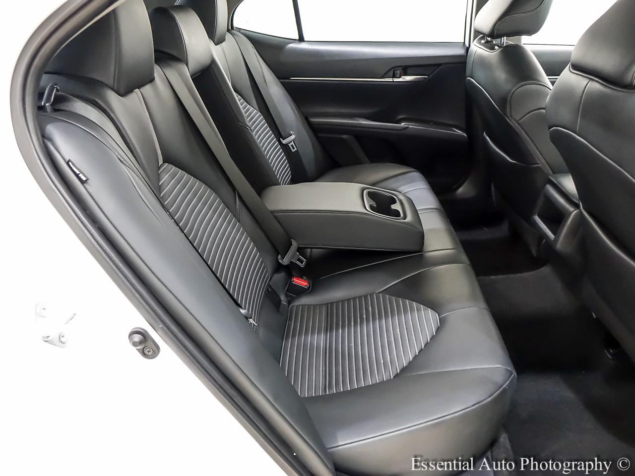 Toyota Camry SE 2021