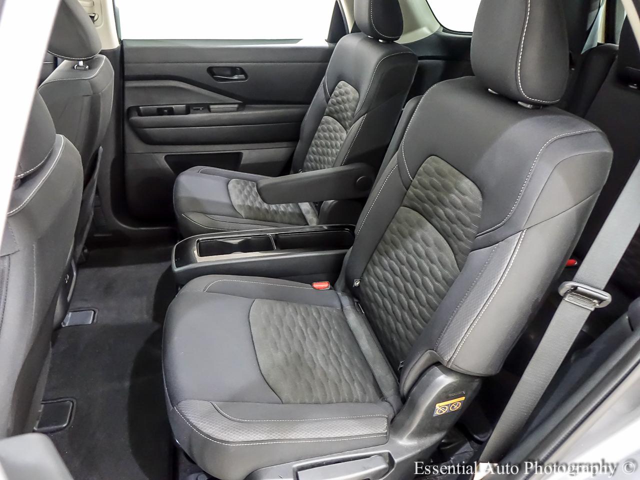 Nissan Pathfinder SV 4WD 2024