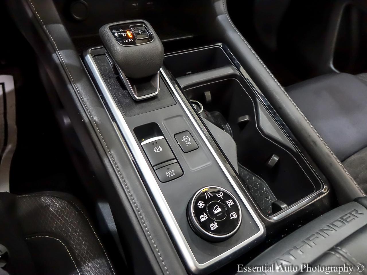 Nissan Pathfinder SV 4WD 2024