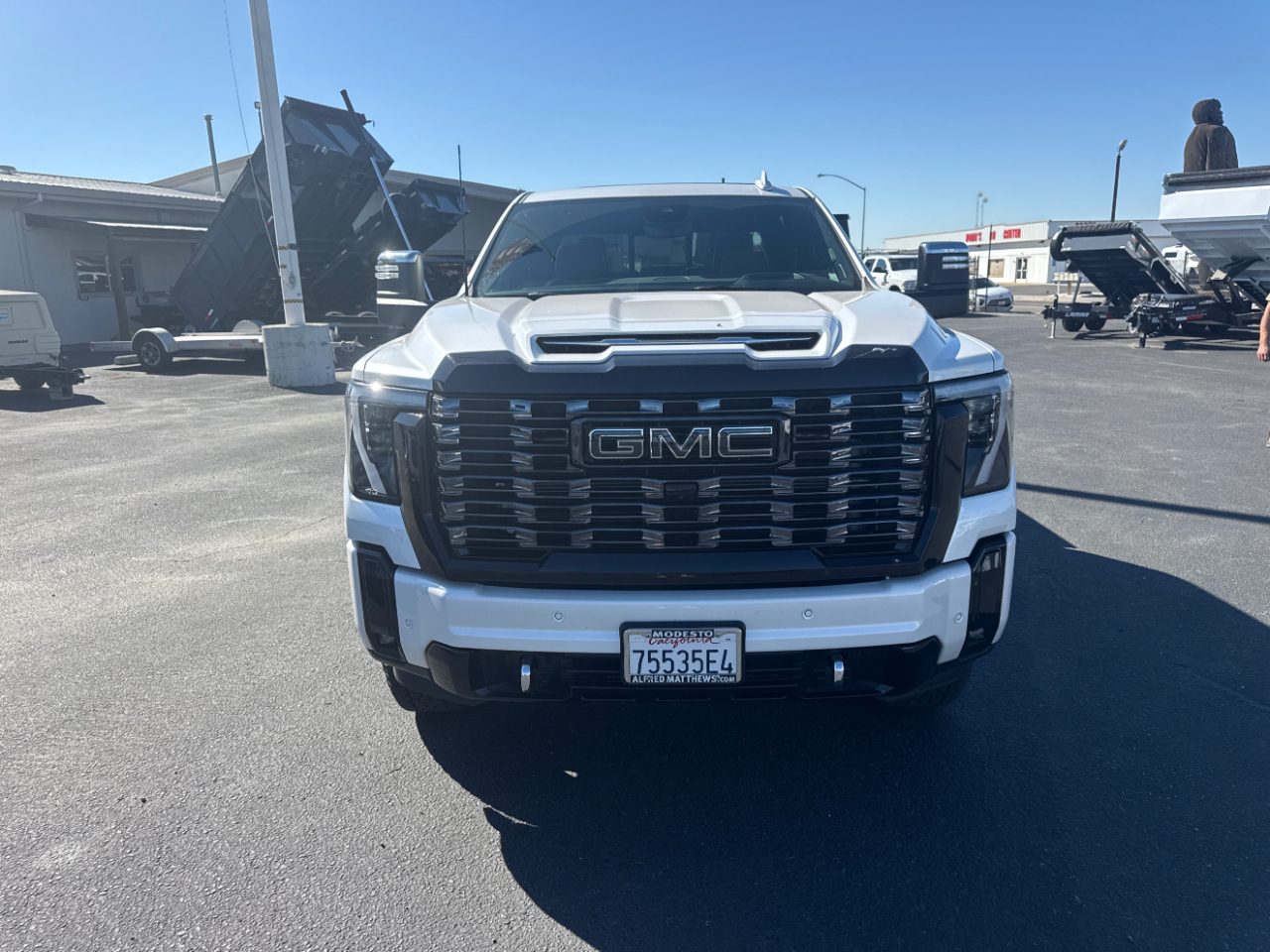 GMC Sierra 2500HD Denali Ultimate Crew Cab 4WD 2025 GMC Sierra 2500HD Denali Ultimate Crew Cab 4WD 2025