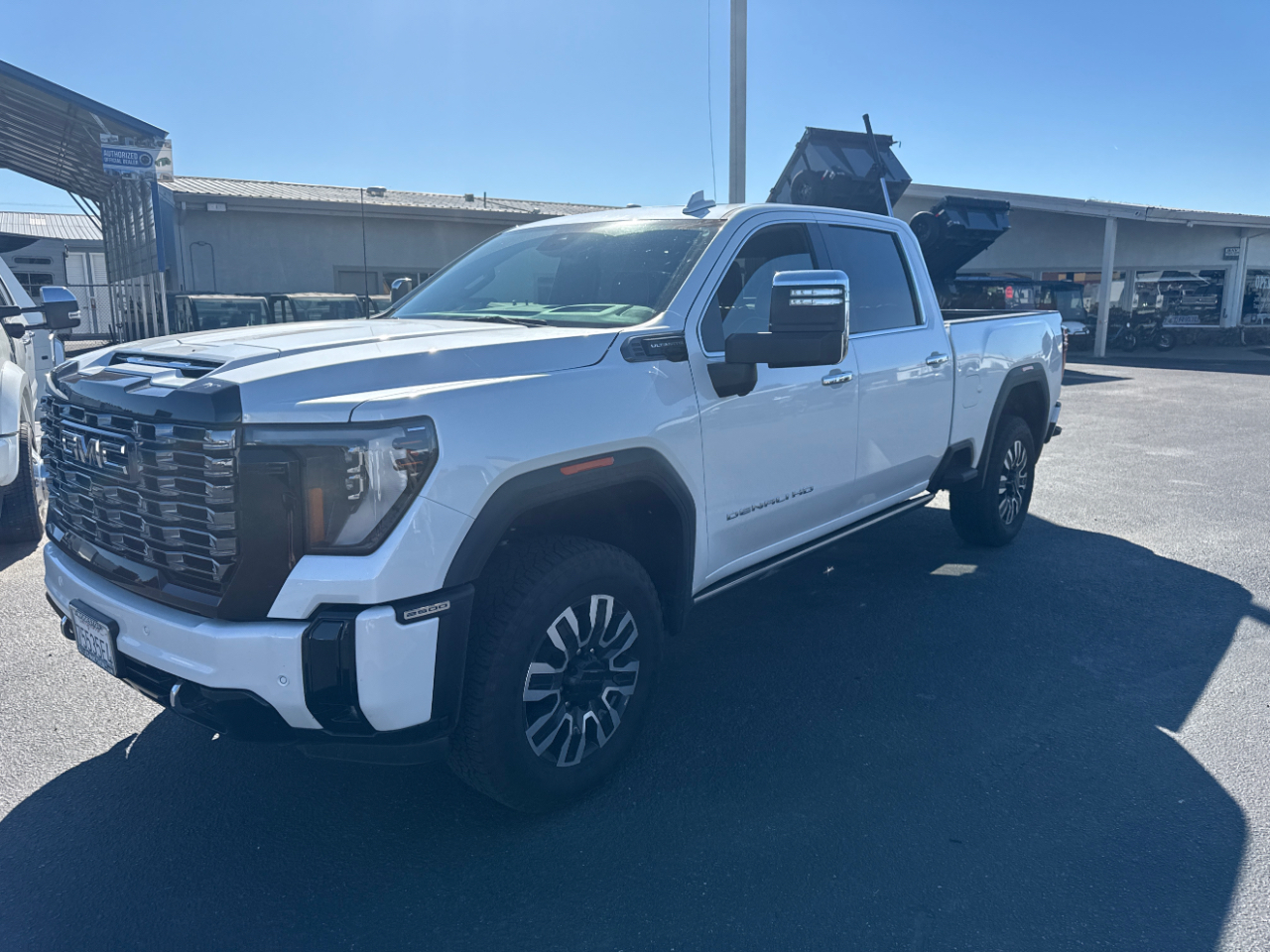 GMC Sierra 2500HD Denali Ultimate Crew Cab 4WD 2025 GMC Sierra 2500HD Denali Ultimate Crew Cab 4WD 2025