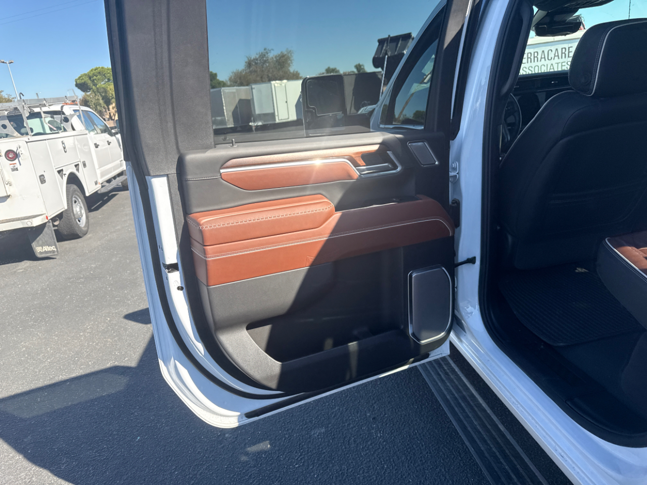 GMC Sierra 2500HD Denali Ultimate Crew Cab 4WD 2025 GMC Sierra 2500HD Denali Ultimate Crew Cab 4WD 2025