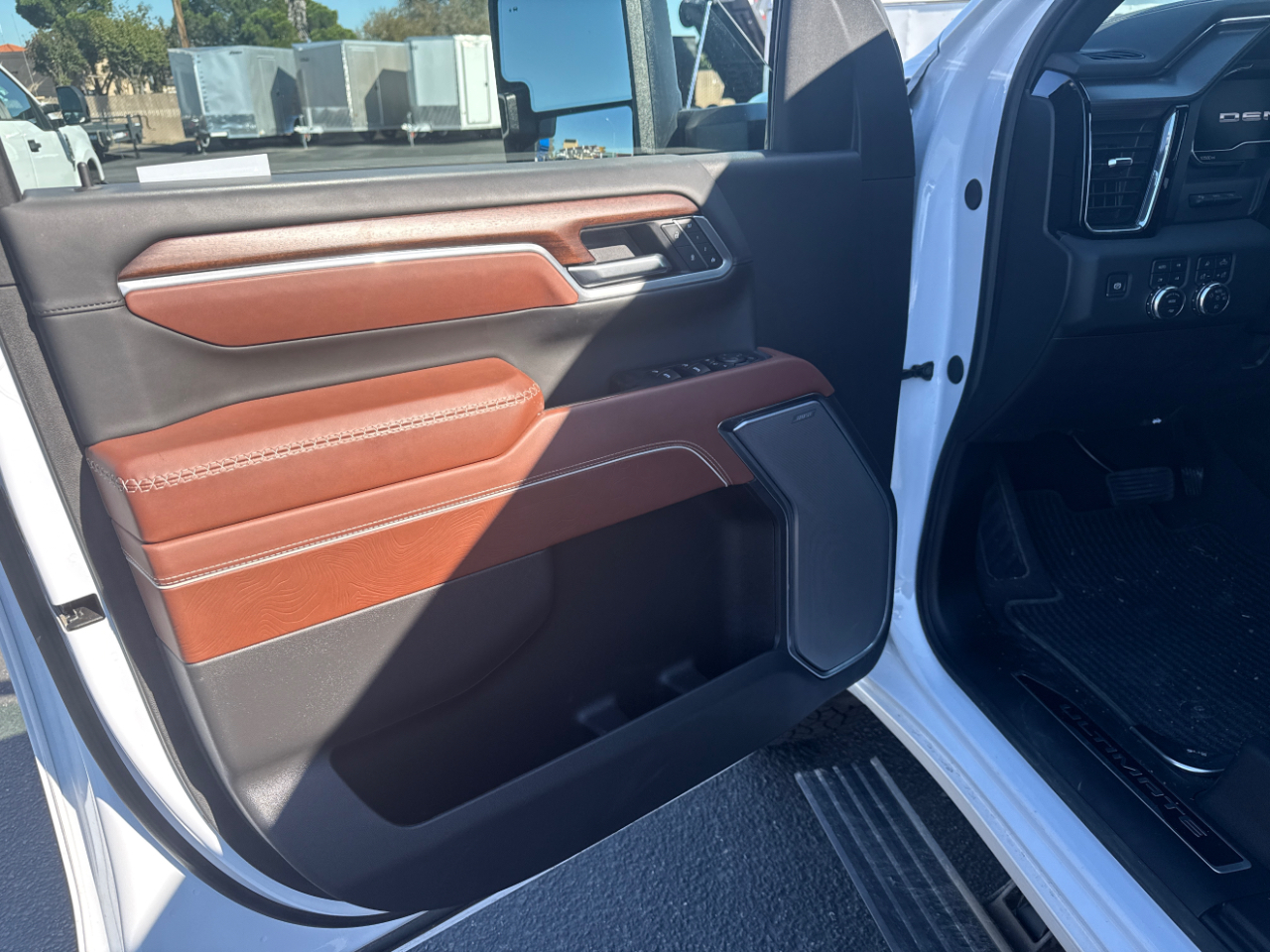 GMC Sierra 2500HD Denali Ultimate Crew Cab 4WD 2025 GMC Sierra 2500HD Denali Ultimate Crew Cab 4WD 2025