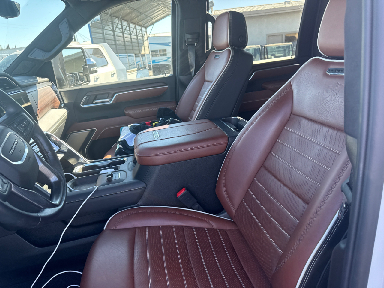 GMC Sierra 2500HD Denali Ultimate Crew Cab 4WD 2025 GMC Sierra 2500HD Denali Ultimate Crew Cab 4WD 2025