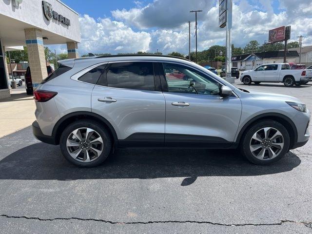 Ford Escape Platinum AWD 2023