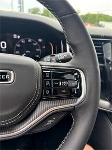 Jeep Grand Wagoneer Series II Obsidian 4x4 2024 Jeep Grand Wagoneer Series II Obsidian 4x4 2024