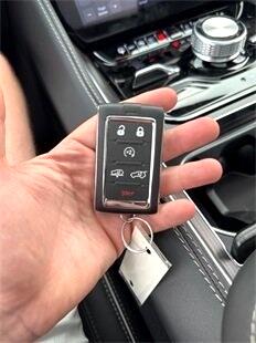 Jeep Grand Wagoneer Series II Obsidian 4x4 2024 Jeep Grand Wagoneer Series II Obsidian 4x4 2024