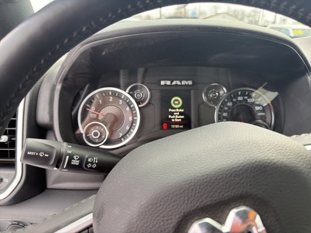 RAM 1500 Big Horn 4x4 Crew Cab 5'7" Box 2023