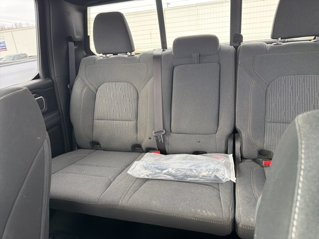 RAM 1500 Big Horn 4x4 Crew Cab 5'7" Box 2023