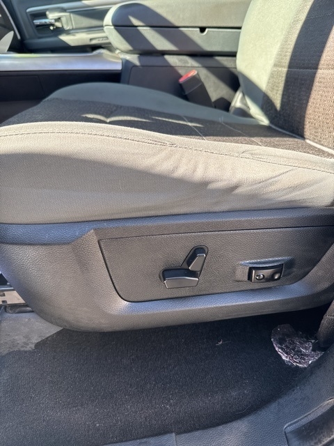 RAM 1500 Big Horn 4x4 Crew Cab 5'7" Box 2018 RAM 1500 Big Horn 4x4 Crew Cab 5'7" Box 2018