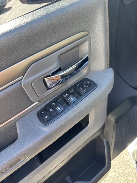 RAM 1500 Big Horn 4x4 Crew Cab 5'7" Box 2018 RAM 1500 Big Horn 4x4 Crew Cab 5'7" Box 2018