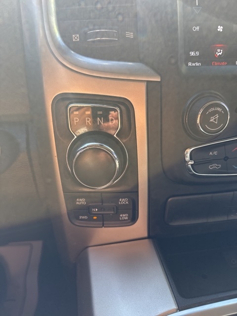 RAM 1500 Big Horn 4x4 Crew Cab 5'7" Box 2018 RAM 1500 Big Horn 4x4 Crew Cab 5'7" Box 2018