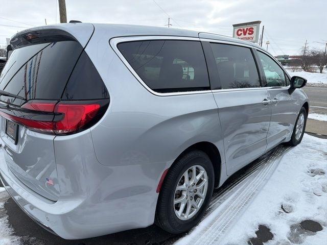 Chrysler Pacifica Touring L FWD 2024