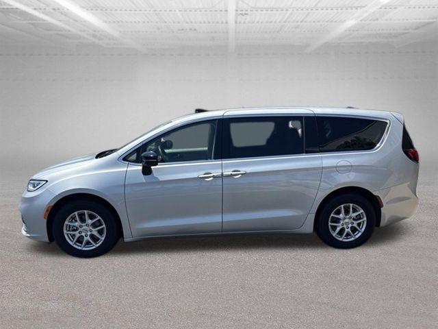 Chrysler Pacifica Touring L FWD 2024