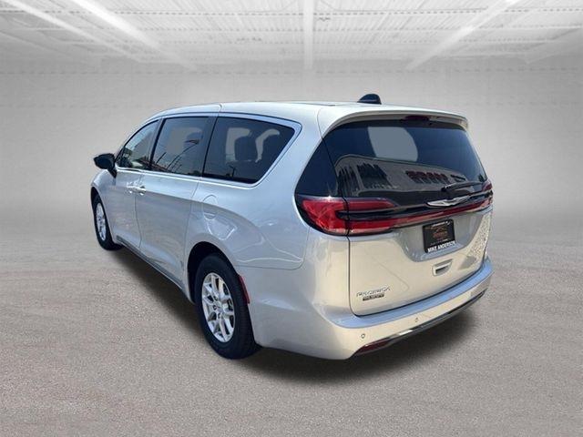 Chrysler Pacifica Touring L FWD 2024