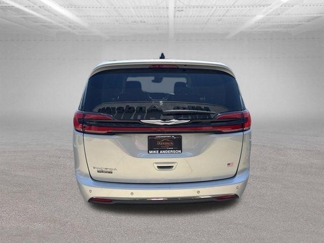 Chrysler Pacifica Touring L FWD 2024