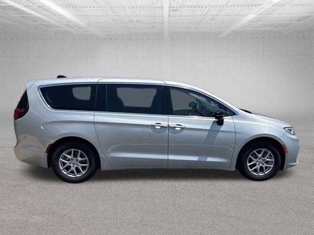 Chrysler Pacifica Touring L FWD 2024