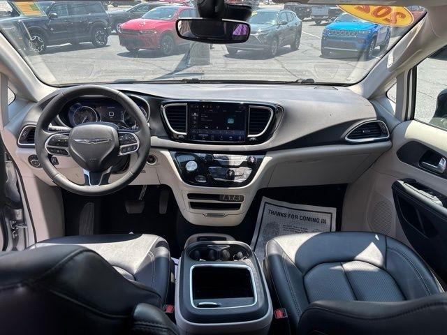 Chrysler Pacifica Touring L FWD 2024