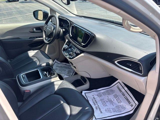 Chrysler Pacifica Touring L FWD 2024
