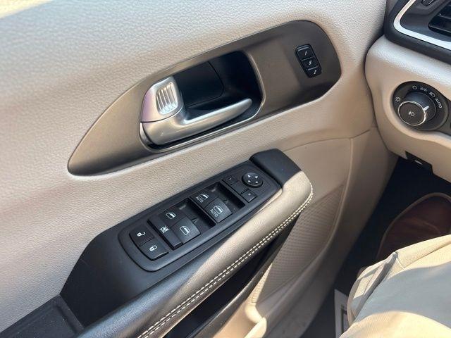 Chrysler Pacifica Touring L FWD 2024