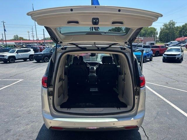 Chrysler Pacifica Touring L FWD 2024