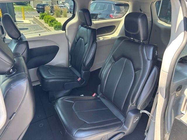 Chrysler Pacifica Touring L FWD 2024